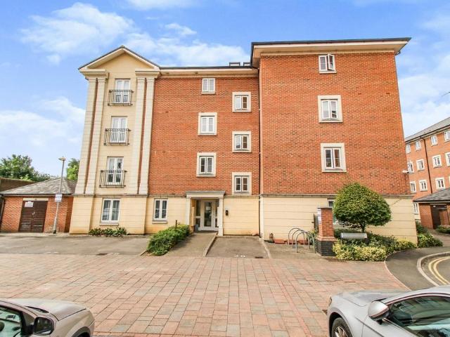 Brunel Crescent, Swindon SN2 2 bed flat to rent £1,000 pcm £231 pw