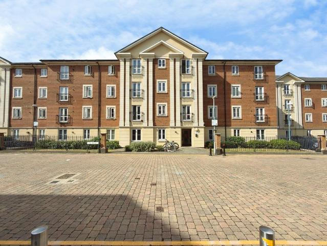 Brunel Crescent, Swindon SN2, 2 bed flat to rent, £1,100 pcm | PrimeLocation