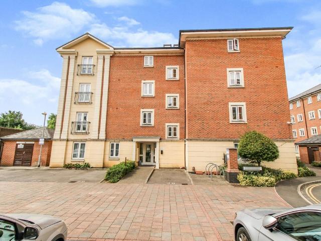 Brunel Crescent, Swindon SN2, 2 bed flat to rent, £1,100 pcm | PrimeLocation