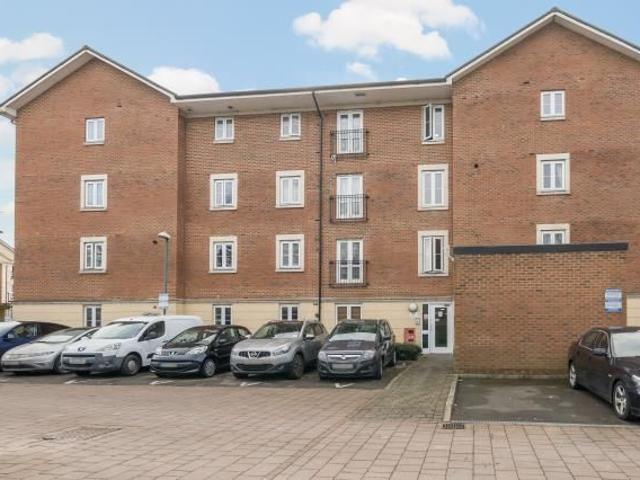 Brunel Crescent, Swindon SN2, 2 bed flat to rent, £1,100 pcm | PrimeLocation