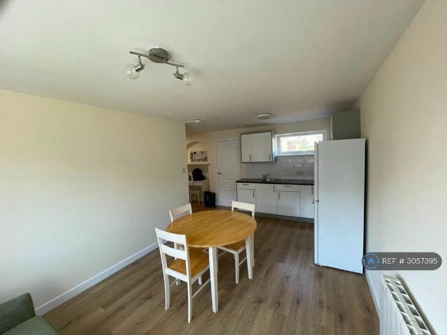 Brunel House, London, NW10 2 bed flat to rent £2,500 pcm £577 pw