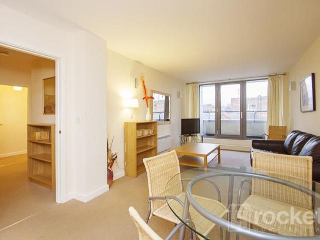 Brunswick Court, Brunswick Street, Newcastle Under Lyme, Staffordshire ST5, 2 bed flat to rent, £1,075 pcm | PrimeLocation