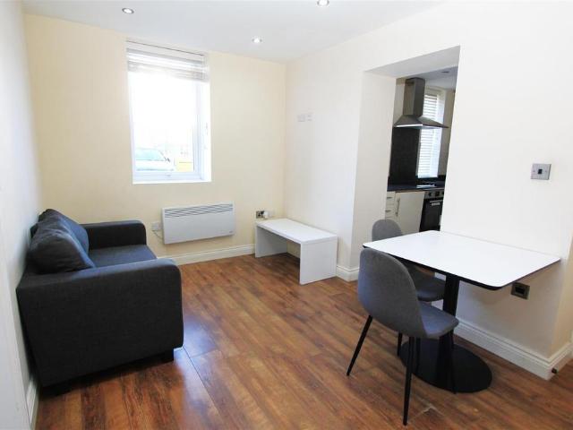 Brunswick Court, Leeds, LS2 1 bed flat to rent £875 pcm £202 pw