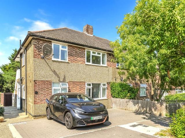 Brunswick Gardens, Ilford IG6, 2 bed flat to rent, £1,650 pcm | PrimeLocation