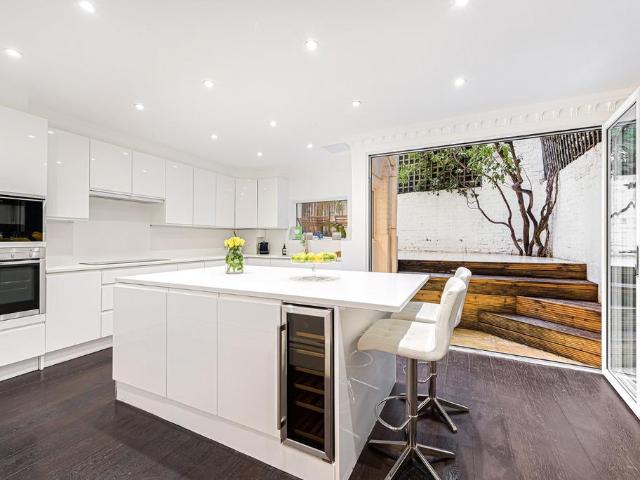 Brunswick Gardens, London 1 bed flat £4,333 pcm £1,000 pw