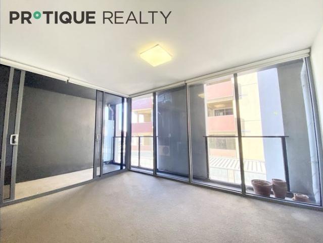 Brunswick East | Partially Furnished 1B1B1C Flat with Carpark | Chic Urban Living