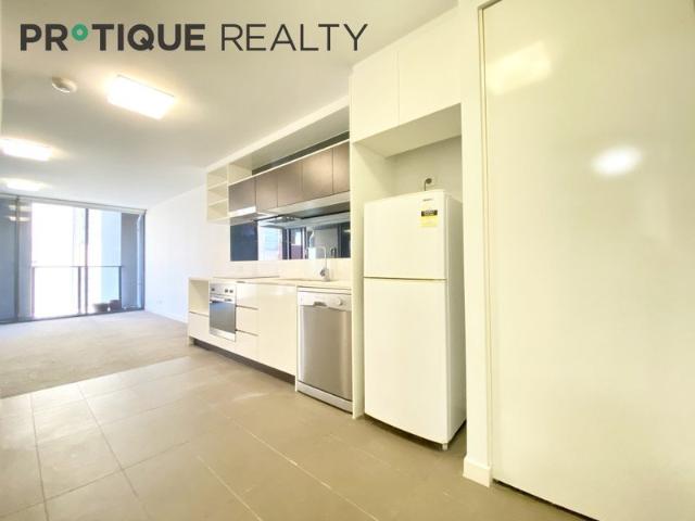 Brunswick East | Partially Furnished 1B1B1C Flat with Carpark | Chic Urban Living