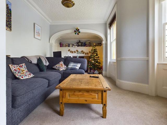 Brunswick Square, Hove, BN3 2 bed apartment to rent £1,600 pcm £369 pw