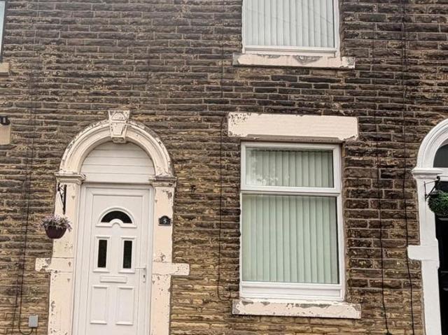 Brunswick Street, Ashton Under Lyne OL5 2 bed house to rent £900 pcm £208 pw