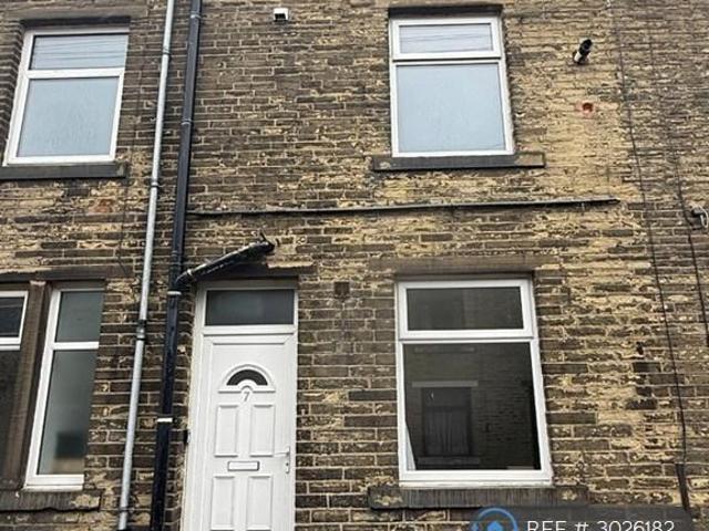Brunswick Street Queensbury. 2 bed terraced house to rent £695 pcm £160 pw