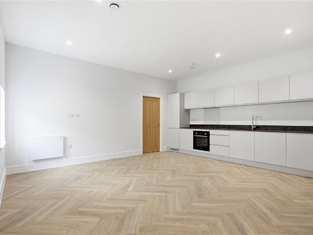 Brunswick Park Road, London N11, 2 bed flat to rent, £1,850 pcm | PrimeLocation