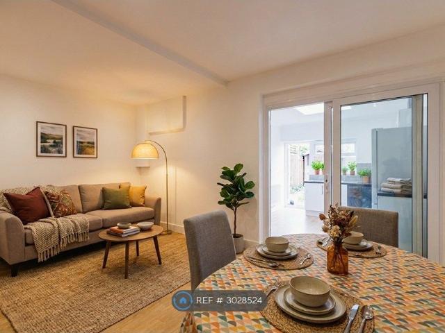 Brunswick Park Road, London N11, 4 bed terraced house to rent, £2,850 pcm | PrimeLocation