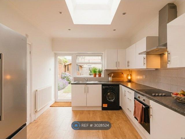 Brunswick Park Road, London N11, 4 bed terraced house to rent, £2,850 pcm | PrimeLocation