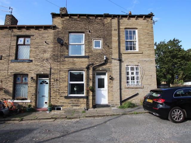 Brunswick Place, Greengates BD10, 2 bed cottage to rent, £800 pcm | PrimeLocation