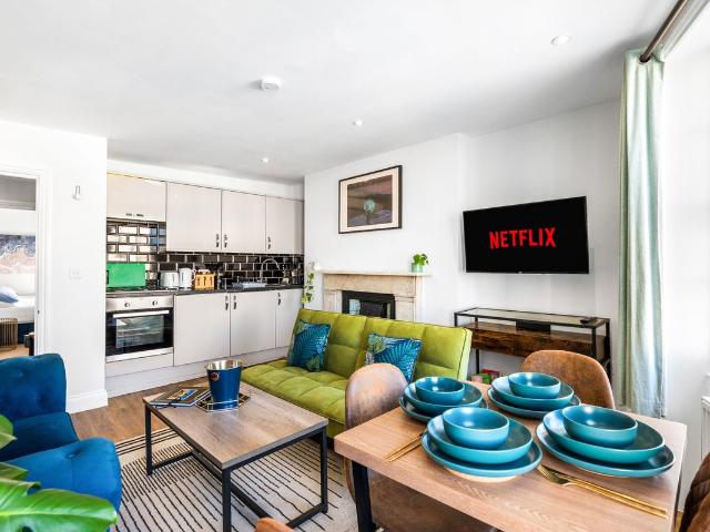 Brunswick Place, Hove BN3, 2 bed flat to rent, £2,000 pcm | PrimeLocation