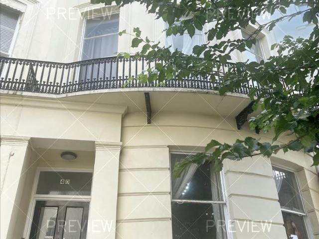 Brunswick Place, Hove BN3 Studio to rent £1,000 pcm £231 pw
