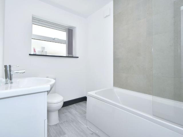 Brunswick Place, Stoke On Trent ST1, 2 bed shared accommodation to rent, £475 pcm | PrimeLocation
