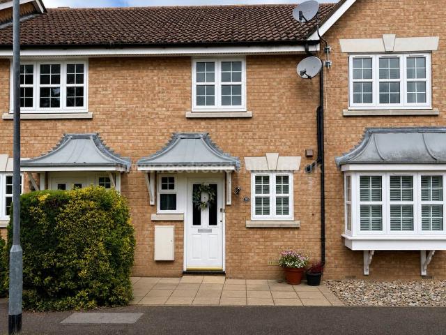 Brunswick Place, Rayleigh SS6, 2 bed property to rent, £1,500 pcm | PrimeLocation