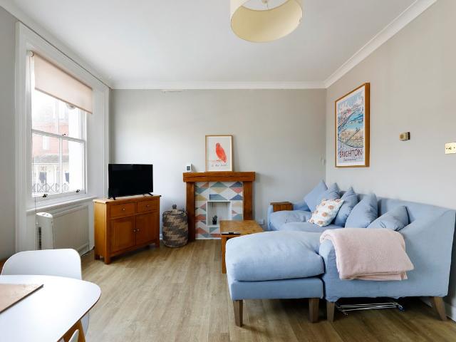 Brunswick Road, Hove BN3, 1 bed flat to rent, £1,900 pcm | PrimeLocation
