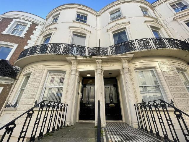 Brunswick Road, HOVE, BN3 2 bed apartment to rent £1,700 pcm £392 pw
