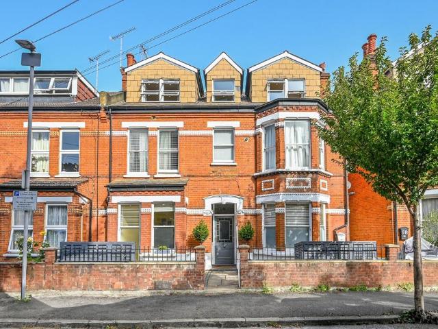 Brunswick Road, Kingston, Kingston. 1 bed flat to rent £1,700 pcm £392 pw