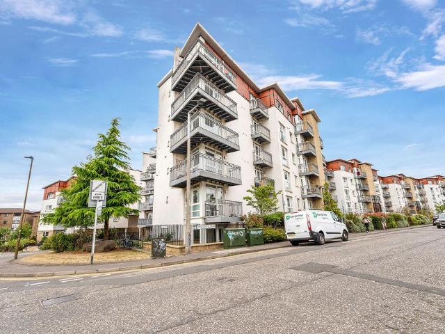 Brunswick Road, Leith Walk. 3 bed flat £2,050 pcm £473 pw