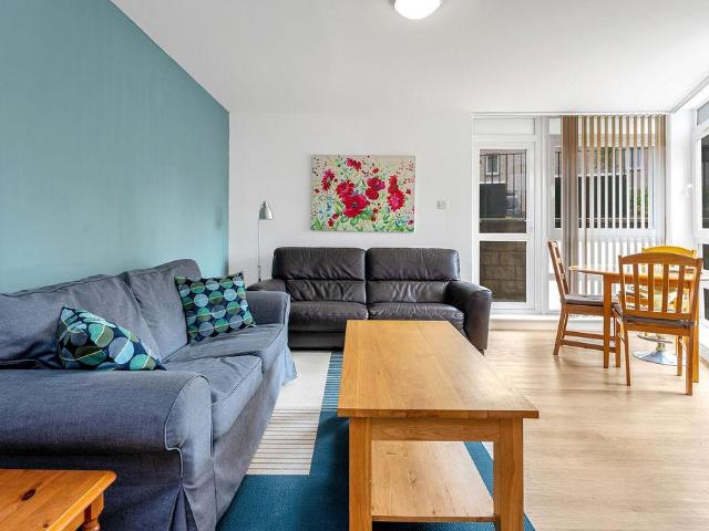 Brunswick Road, Leith, Edinburgh, EH7 3 bed flat to rent £2,050 pcm £473 pw