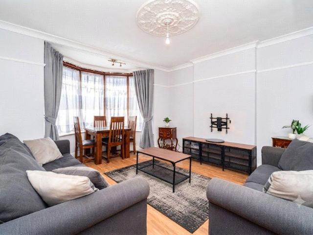 Brunswick Road, London, W5 5 bed semi detached house to rent £3,800 pcm £877 pw