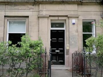 Brunton Place New Town, Edinburgh EH7 3 bed flat to rent £2,375 pcm £548 pw