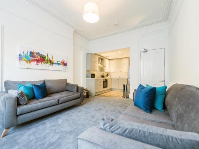 Bruntsfield Avenue, Edinburgh, EH10 3 bed flat to rent £2,355 pcm £543 pw