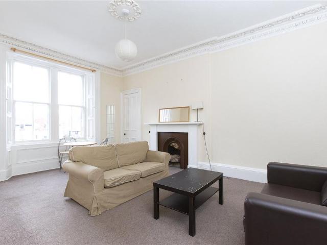 Bruntsfield Place, Edinburgh, EH10 3 bed flat to rent £2,495 pcm £576 pw