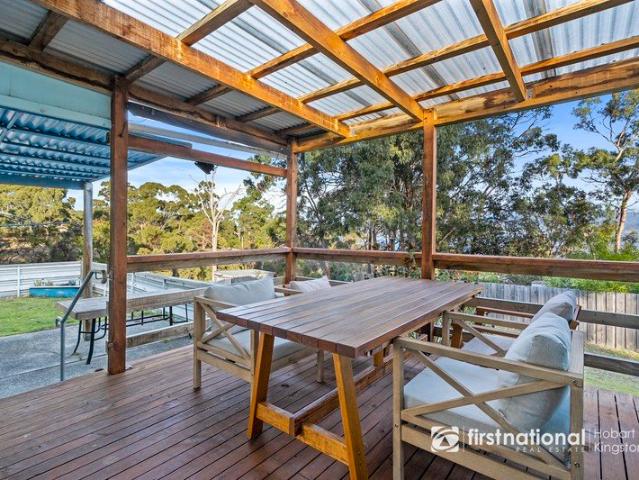 Bruny Gem with Water Views