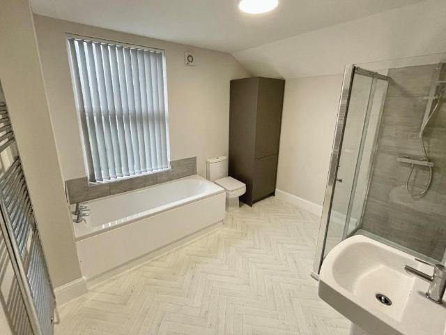 Brushfield Street, Nottingham NG7 2 bed terraced house to rent £900 pcm £208 pw
