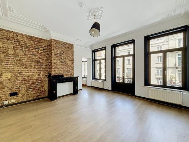 Brussels: 2 bedroom apartment +balcony of 100m²