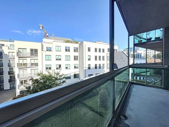Brussels 2 bedroom apartment with terrace + parking