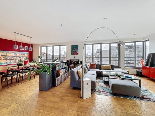Brussels: 2 bedroom penthouse with terrace +pkg