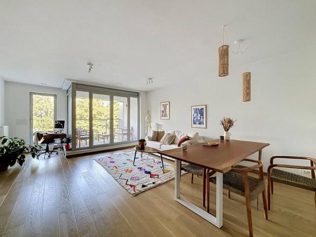 Brussels: 3 bedroom apartment + terrace + parking