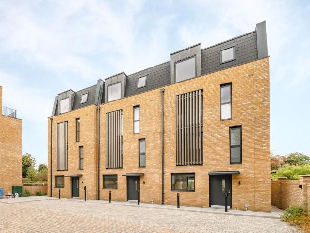 Bryanston Close, Norwood Green UB2, 5 bed property to rent, £4,000 pcm | PrimeLocation