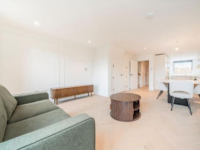 Bryanston Close, UB2, London