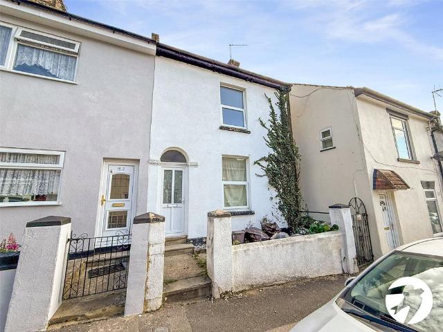 Bryant Road, Rochester, Kent, ME2 3 bed terraced house to rent £1,400 pcm £323 pw