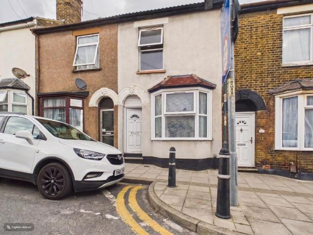 Bryant Road, Rochester, Kent, ME2 3 bed terraced house to rent £1,450 pcm £335 pw