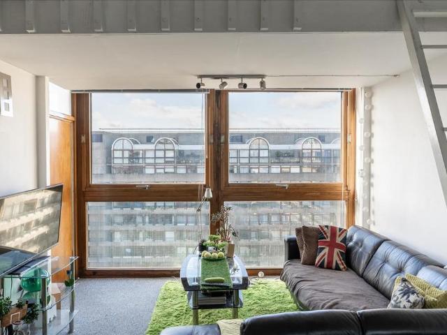 Bryer Court, Bridgewater Square, London, EC2Y 8AG, United Kingdom | Studio apartment for rent #139543575 | Rentberry