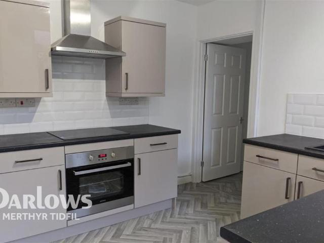 Bryn Gaer Terrace 4 bed detached house to rent £795 pcm £183 pw