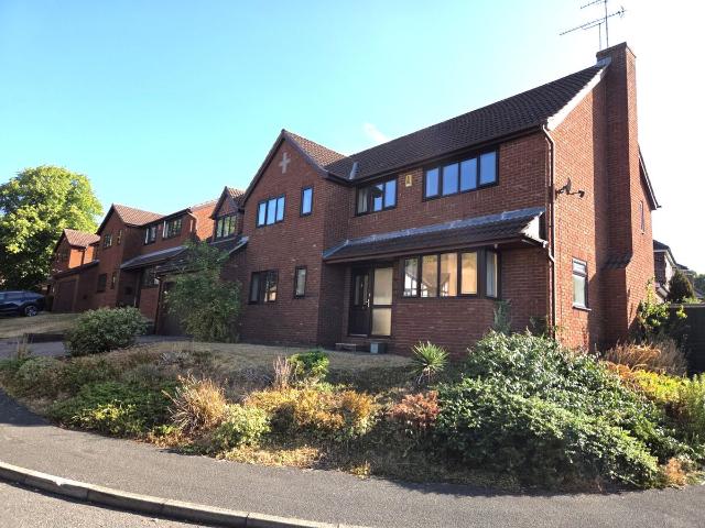 Bryn Lea, Hady S41, 5 bed detached house to rent, £1,500 pcm | PrimeLocation