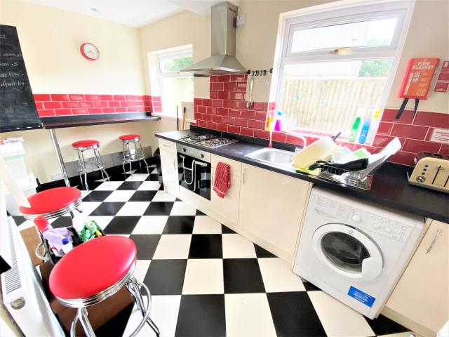 Bryn Syfi Terrace, Mount Pleasant, Swansea SA1 6XN StudentDigz Ltd
