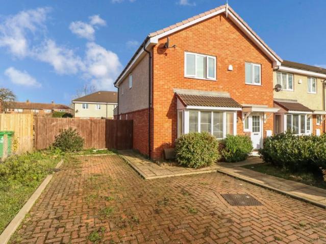 Bryony Mews, The Cherries Wexham SL2, 5 bed semi detached house to rent, £2,395 pcm | PrimeLocation