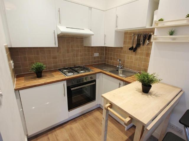 Bryson Road, Edinburgh EH11 1 bed flat to rent £1,095 pcm £253 pw