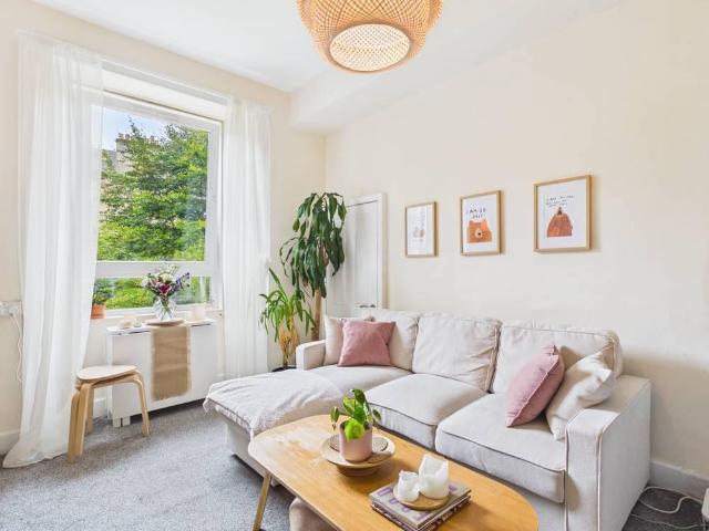 Bryson Road, Edinburgh, Midlothian, EH11 2 bed apartment to rent £1,500 pcm £346 pw