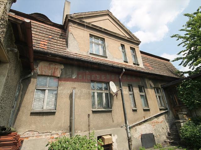 Do sprzedania dom z dwoma mieszkaniami i potencjałem inwestycyjnym