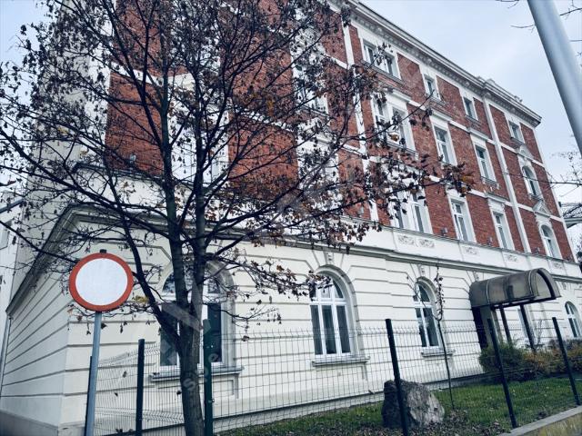 Zapraszam do obejrzenia kawalerki 32 m² z aneksem i parkingiem